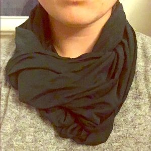 Green infinity scarf